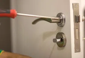 Glendale City Locksmith Glendale, AZ 623-696-3423 - 17a-Install-New-Lock